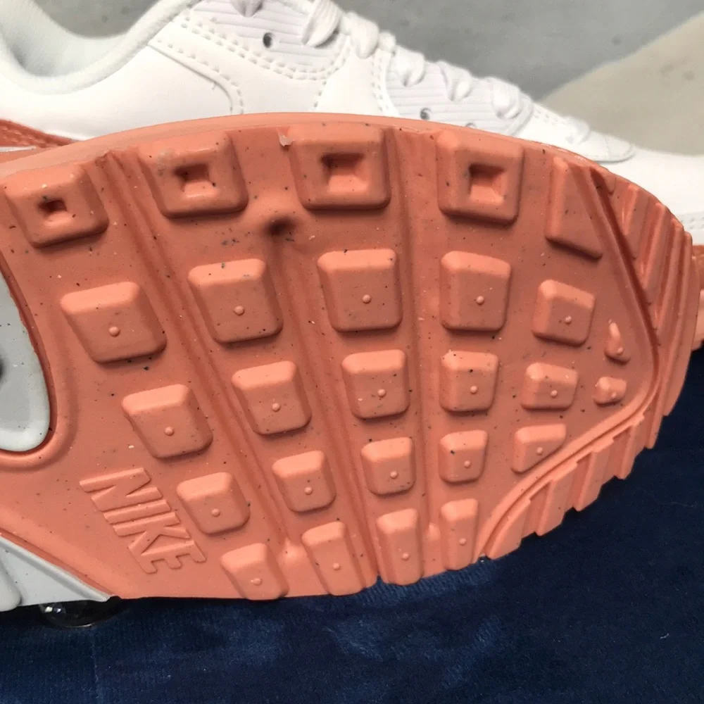 Girls Nike sneakers - Picture 4 of 10